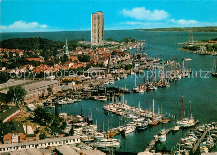 Travemuende Ostseebad Fliegeraufnahme mit Jachthafen