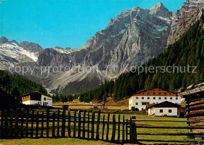 Schlickeralm Alpengastwirschaft und Sennjoch Liftstation mit Hohem Burgstall und