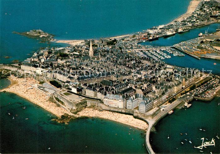 Saint-Malo 35 La ville intra muros Vue aerienne