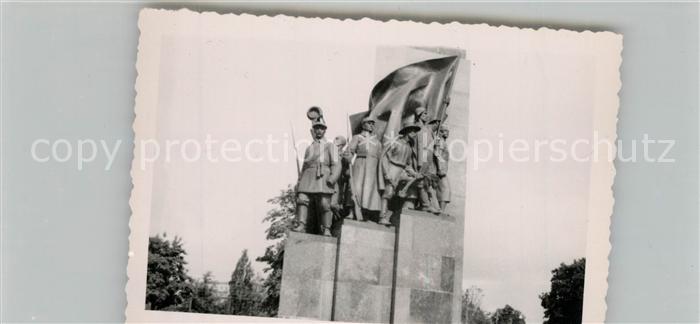 Charkow Charkiv Charkiw Gruppe am Denkmal