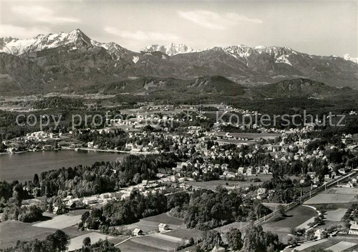 Velden Woerthersee mit Mittagskogel und Triglav Karawanken Fliegeraufnahme