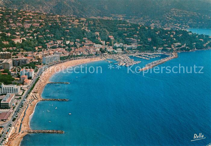 Le Lavandou Vue aérienne sur la plage le port et la colline Cote d Azur