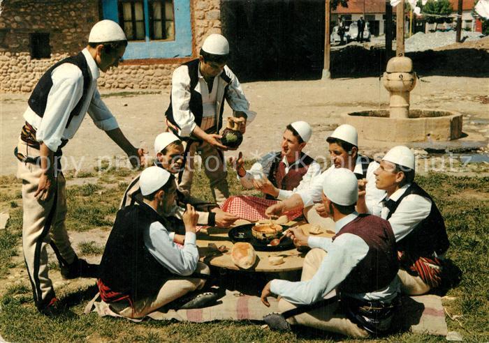 Trachten Kosovo i Metohija Za Trpezom