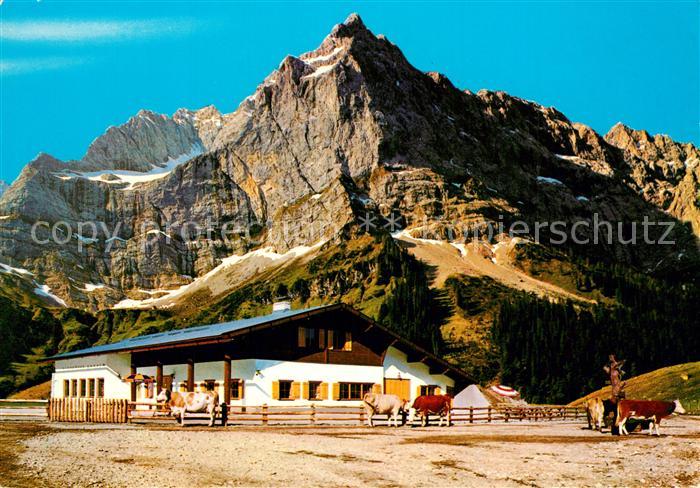 Hinterriss Tirol Rasthuette Eng Alm mit Karwendel