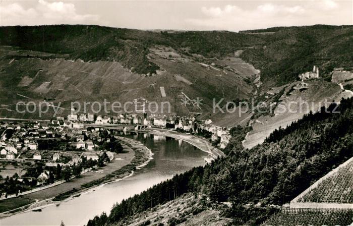 Bernkastel-Kues Moselpartie mit Burg Landshut