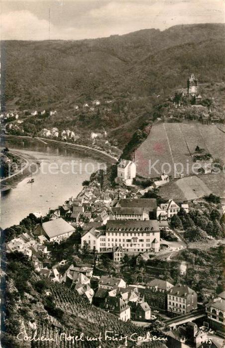 Cochem Mosel Blick von der Seilbahnstation mit Burg Cochem