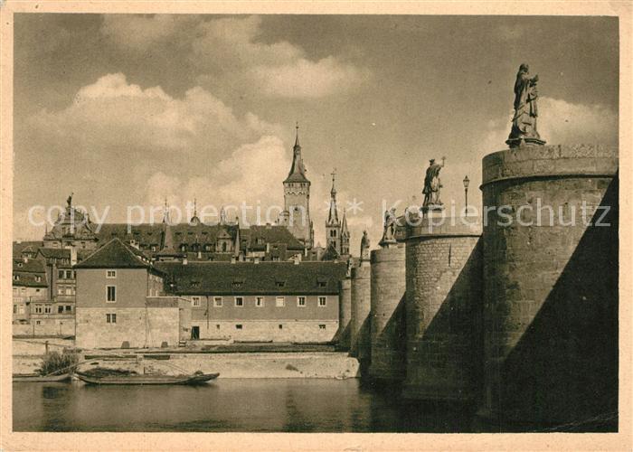 Wuerzburg Mainbruecke mit Blick aufs Rathaus