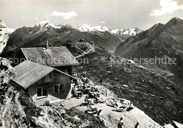 Penkenjochhuette mit Ahornspitze Ahornkamm Stillup und Tristner