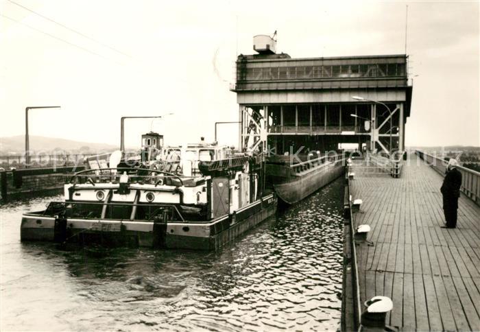Niederfinow Schiffshebewerk Schleuseneinfahrt