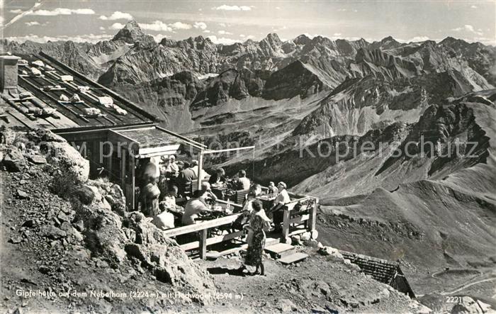 Nebelhorn Gipfelhuette mit Hochvogel Fernsicht Alpenpanorama