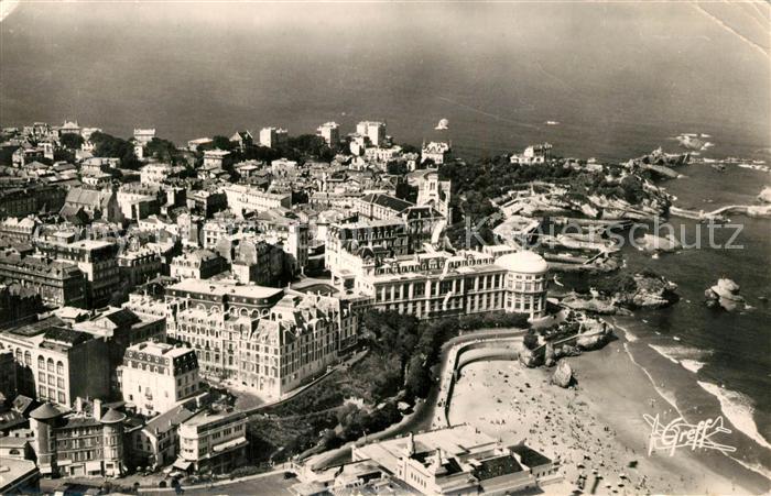 Biarritz Pyrenees Atlantiques Casino Rotonde Port des Pècheurs vers le Rocher de