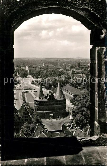 Luebeck Panorama Blick vom Aussichtsturm St Petri auf das Holstentor