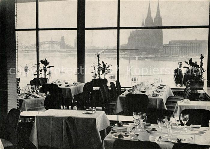 Koeln Rhein Rheinterrasse am Tanzbrunnen Restaurant Blick auf Koelner Dom