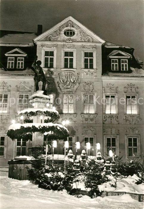 Schneeberg Erzgebirge Bergmannsbrunnen zur Weihnachtszeit Nachtaufnahme