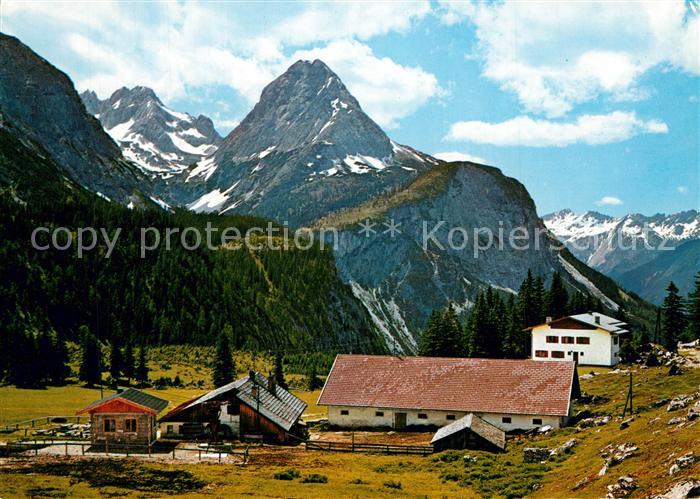 Ehrwald Tirol Ehrwaldalm Bergstation der Gondel Sesselbahn mit Sonnenspitze