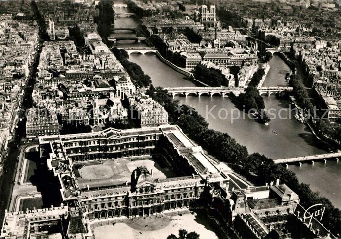 Paris Au premier plan Le Palais du Louvre Ile de la Cite Cathedrale Notre Dame V