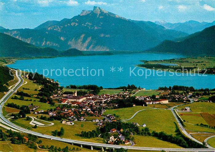 Mondsee Salzkammergut Fliegeraufnahme mit Schafberg und Autobahn Salzburg-Wien