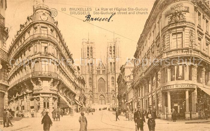 Bruxelles Bruessel Rue et l'Eglise Sainte Gudule