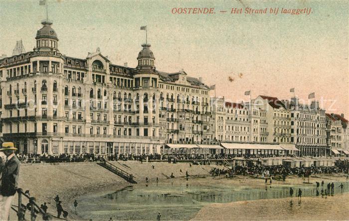 Oostende Ostende Het Strand bij laaggetij Plage Hotels