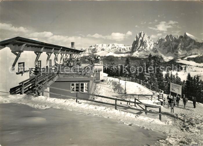 Seiser Alm Dolomiten Restaurant zur Seilbahn mit Langkofel