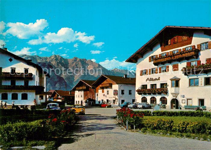 Goetzens Tirol Ortsmotiv mit Hotels und Restaurants Blick gegen Nordkette
