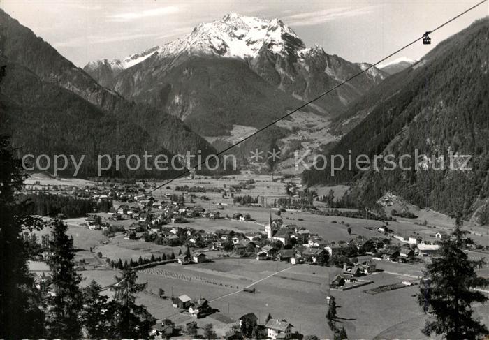 Mayrhofen Zillertal Panorama mit Gruenberg und Penkenbahn Zillertaler Alpen