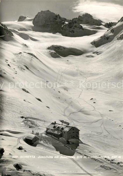 Jamtalhuette mit Jamspitzen Dreilaenderspitze Silvretta