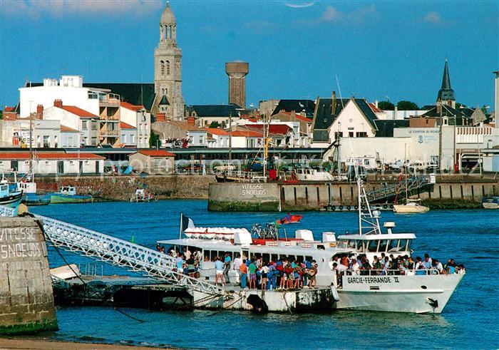 Saint-Gilles-Croix-de-Vie Vendee Arrivée du bateau Port Eglise Tour