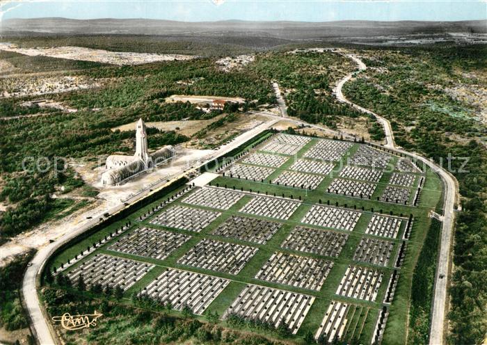 Verdun Meuse Ossuaire et Cimetière de Douaumont Tranchée des Baionnettes et Fort