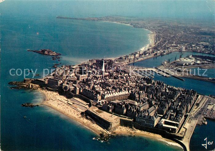 Saint-Malo 35 Vue aérienne sur la ville close et les bassins