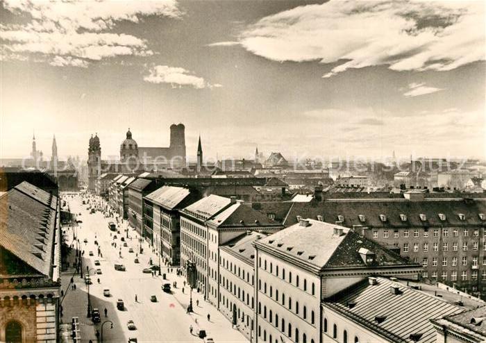 Muenchen Foehn ueber der Stadt Ludwigstrasse