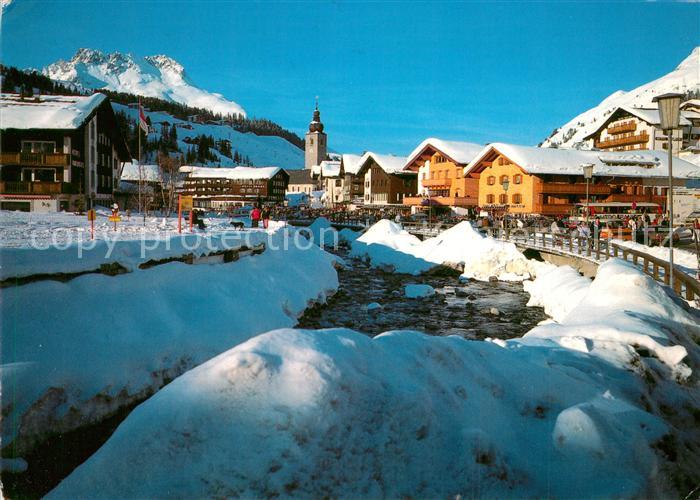 Lech Vorarlberg Ortspartie am Bach Blick gegen Karhorn Wintersportplatz Lechquel