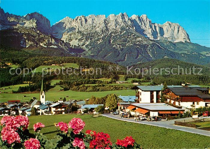 Ellmau Tirol Sportcenter mit Wildem Kaiser Kaisergebirge im Sommer Blumen
