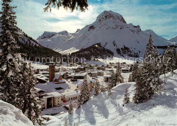 Lech Vorarlberg Panorama Wintersportplatz am Arlberg gegen Hasenfluh und Omeshor