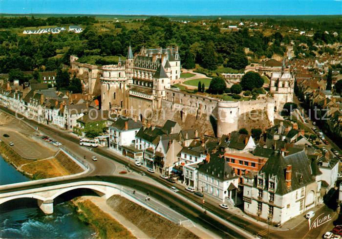 Amboise Chateau du XVe siècle dominant la Loire et la ville vue aérienne