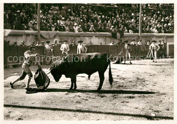 Stierkampf Nimes Course de Taureaux Mise a Mort