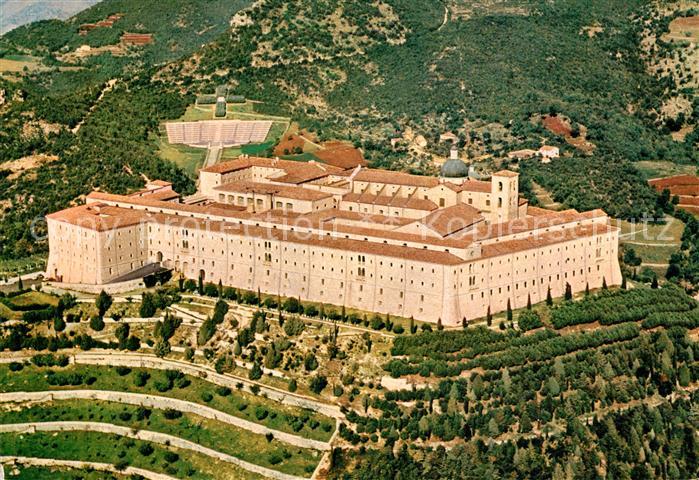 Montecassino Abbazia vista dall aereo Kloster Fliegeraufnahme