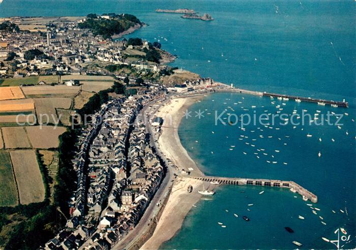 Cancale Vue aérienne du port et des digues
