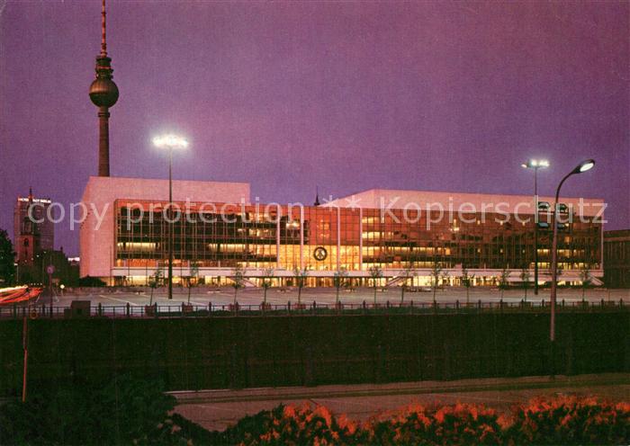 Berlin Palast der Republik Fernsehturm Hauptstadt der DDR Nachtaufnahme