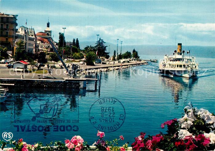 Evian-les-Bains Haute Savoie Arrivée a l'embarcadère au fond Eglise