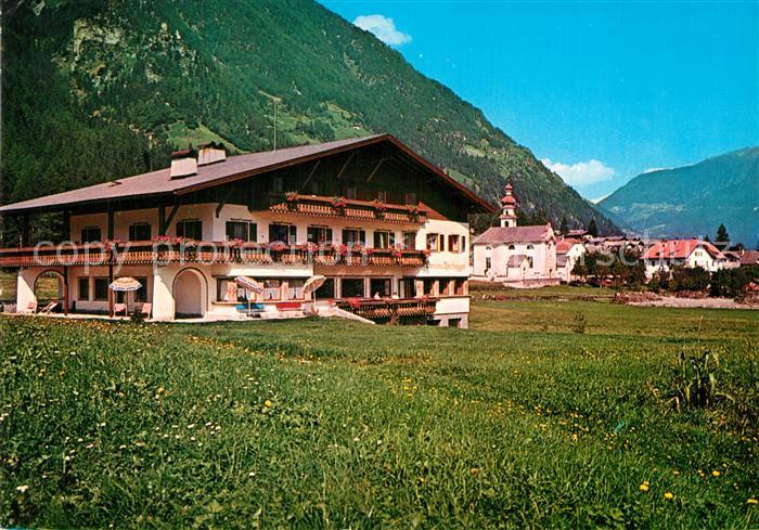 Uttenheim Pension Reichegger Blick zur Kirche