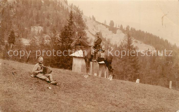Militaria Kavallerie Privatfoto-Ak Akkordeon