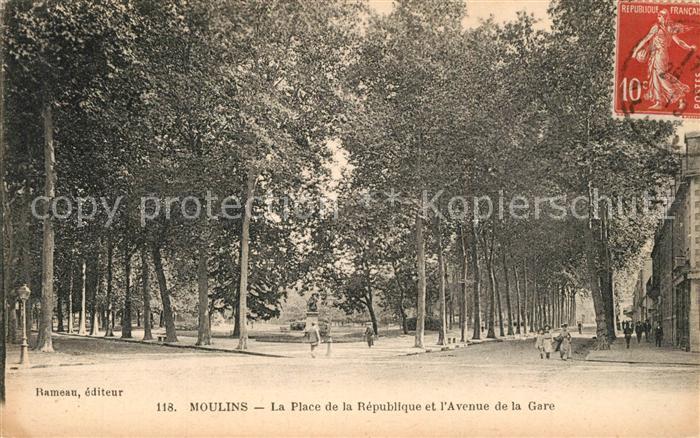 Moulins Allier La Place de la Republique et l’Avenue de la Gare
