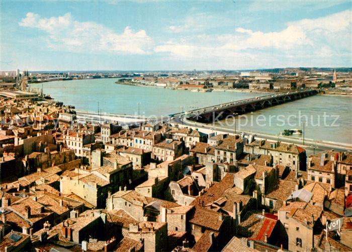 Bordeaux La Garonne et le Pont de pierre