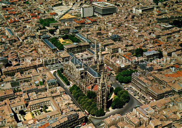 Bordeaux Vue aerienne sur la Cathedrale