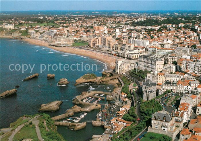 Biarritz Pyrenees Atlantiques Le port des pecheurs et la grande plage