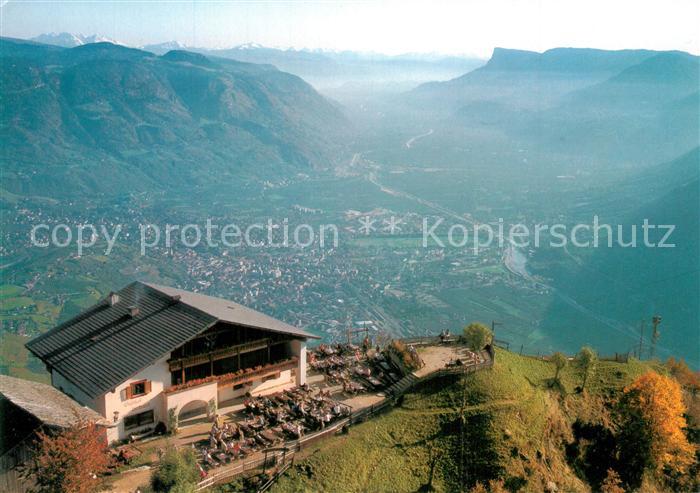 Dorf Tirol Muthoefe Texelgruppe mit Meran Etschtal