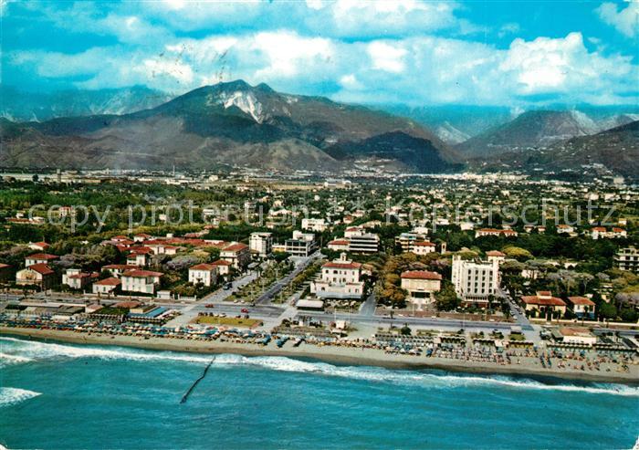 Marina de Massa Fliegeraufnahme mit Strand