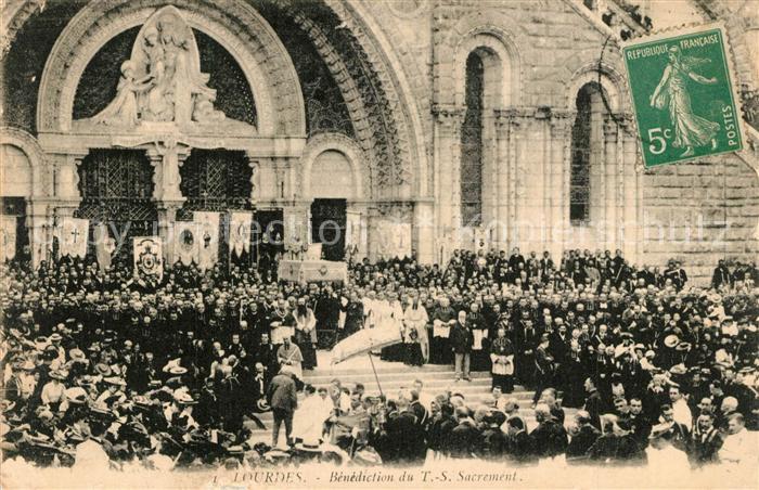 Lourdes Hautes Pyrenees Benediction du TS Sacrement