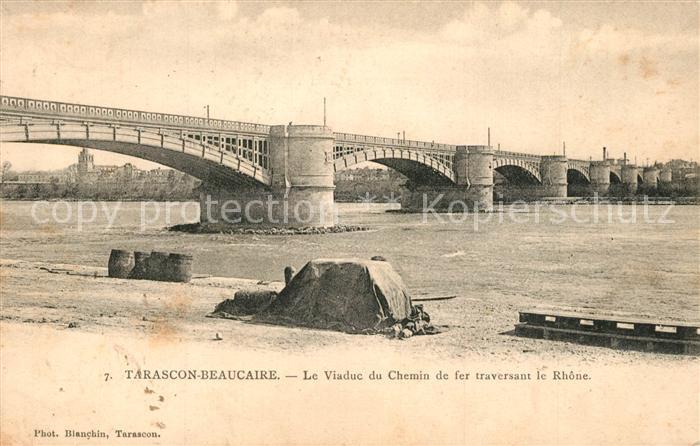 Tarascon Bouches-du-Rhone Le Viaduc du Chemin de fer traversant l